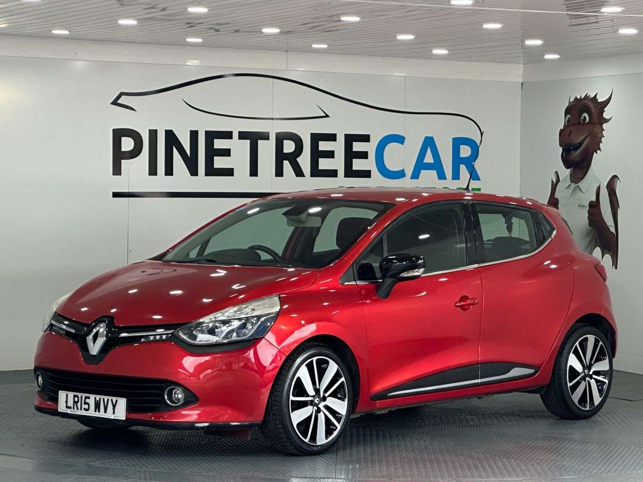 A 2015 RENAULT CLIO 1.5 dCi Dynamique S MediaNav Hatchback 5dr Diesel EDC Euro 5 (90 ps) A 2015 RENAULT CLIO 1.5 dCi Dynamique S MediaNav Hatchback 5dr Diesel EDC Euro 5 (90 ps)