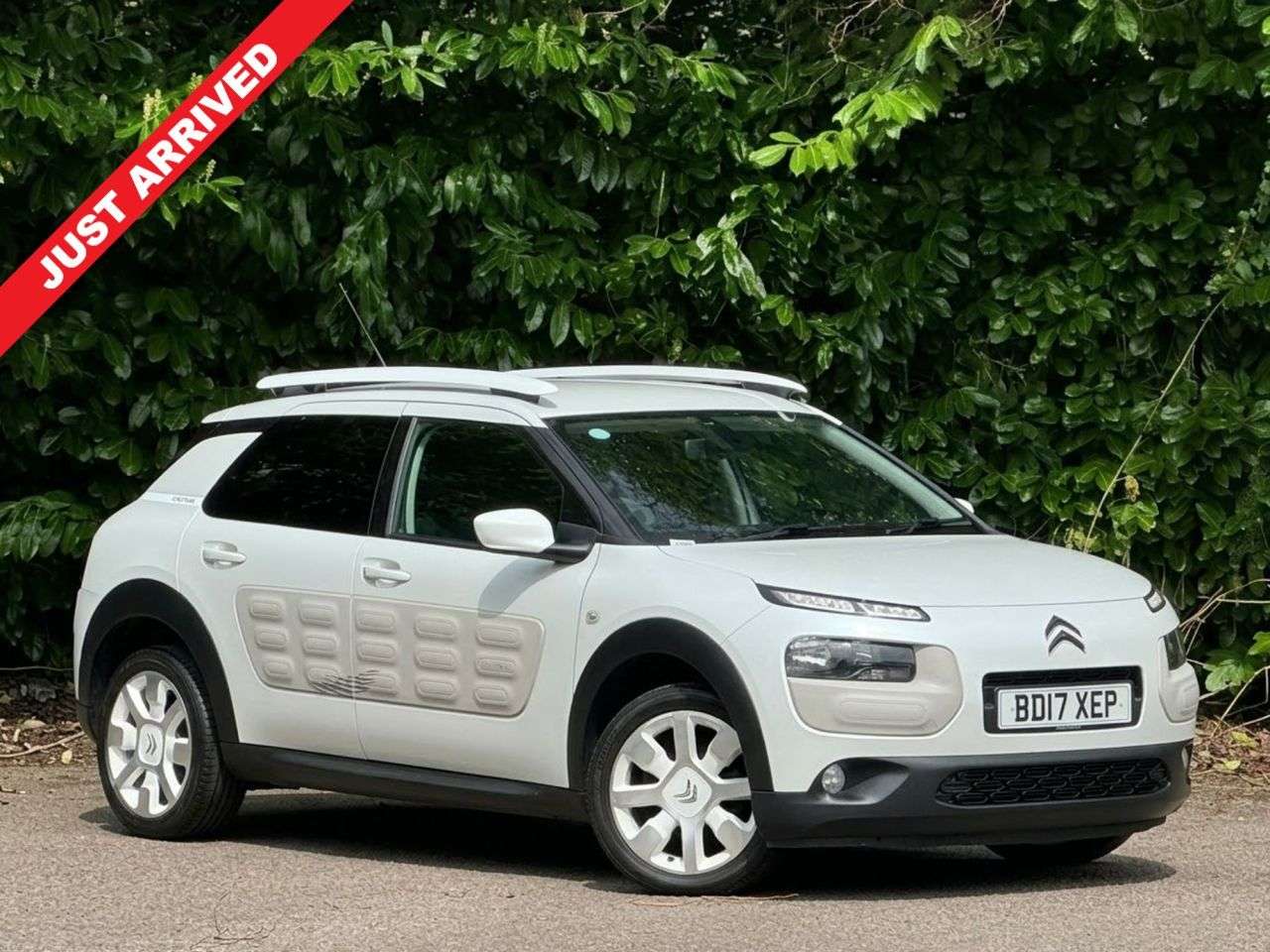 A 2017 CITROEN C4 CACTUS 1.6 BlueHDi W Hatchback 5dr Diesel Manual Euro 6 (100 ps) A 2017 CITROEN C4 CACTUS 1.6 BlueHDi W Hatchback 5dr Diesel Manual Euro 6 (100 ps)