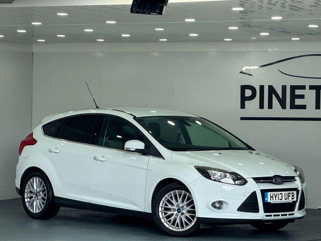 A 2013 FORD FOCUS 1.0T EcoBoost Zetec Hatchback 5dr Petrol Manual Euro 5 (s/s) (125 ps) A 2013 FORD FOCUS 1.0T EcoBoost Zetec Hatchback 5dr Petrol Manual Euro 5 (s/s) (125 ps)