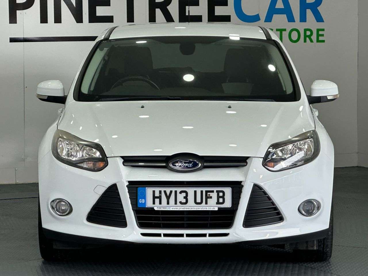 A 2013 FORD FOCUS 1.0T EcoBoost Zetec Hatchback 5dr Petrol Manual Euro 5 (s/s) (125 ps) A 2013 FORD FOCUS 1.0T EcoBoost Zetec Hatchback 5dr Petrol Manual Euro 5 (s/s) (125 ps)