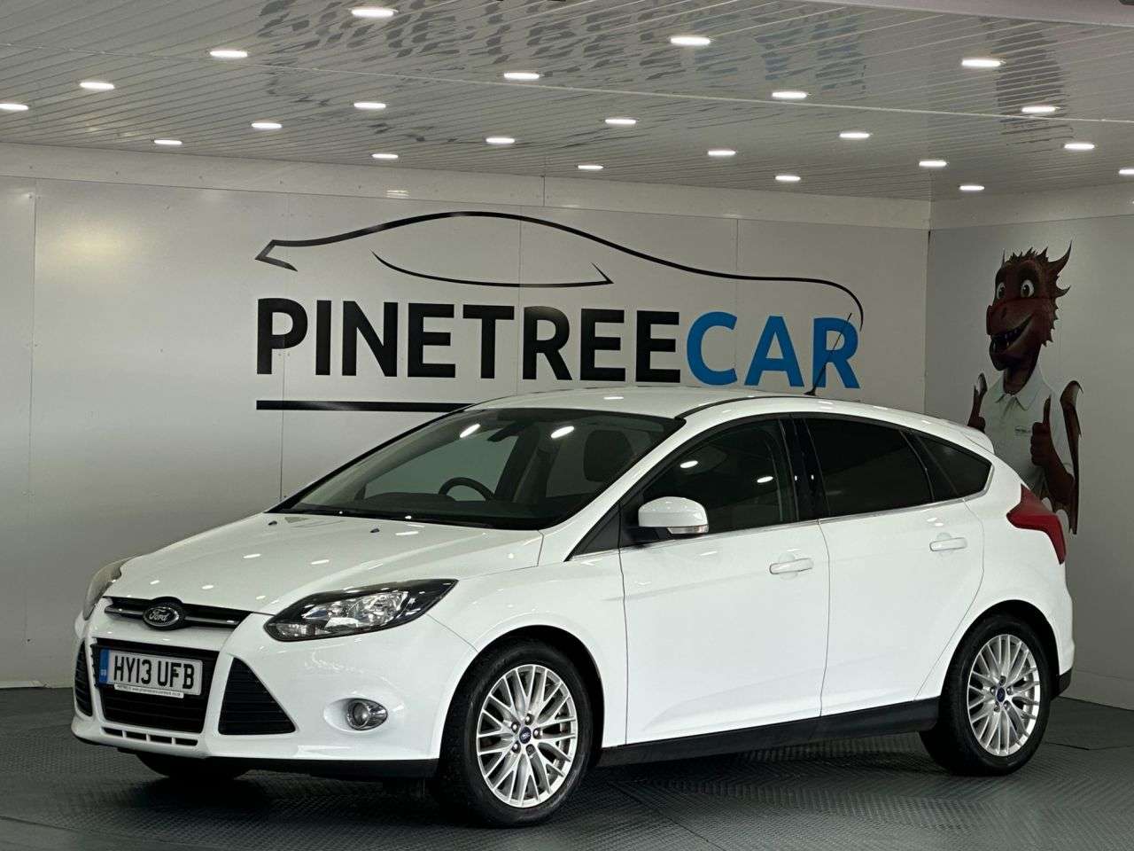 A 2013 FORD FOCUS 1.0T EcoBoost Zetec Hatchback 5dr Petrol Manual Euro 5 (s/s) (125 ps) A 2013 FORD FOCUS 1.0T EcoBoost Zetec Hatchback 5dr Petrol Manual Euro 5 (s/s) (125 ps)