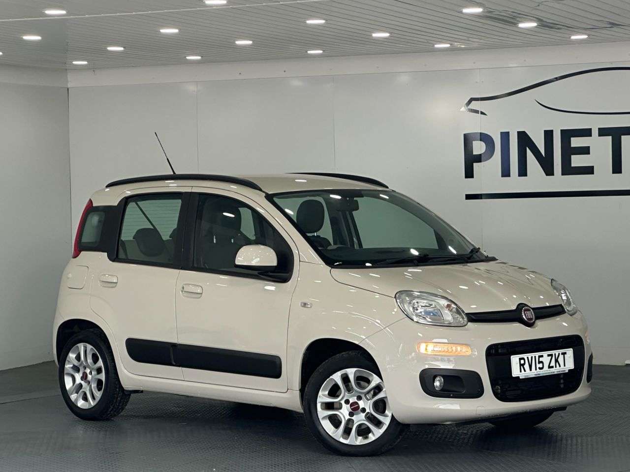 A 2015 FIAT PANDA 0.9 TwinAir Lounge Hatchback 5dr Petrol Manual Euro 6 (s/s) (85 bhp) A 2015 FIAT PANDA 0.9 TwinAir Lounge Hatchback 5dr Petrol Manual Euro 6 (s/s) (85 bhp)
