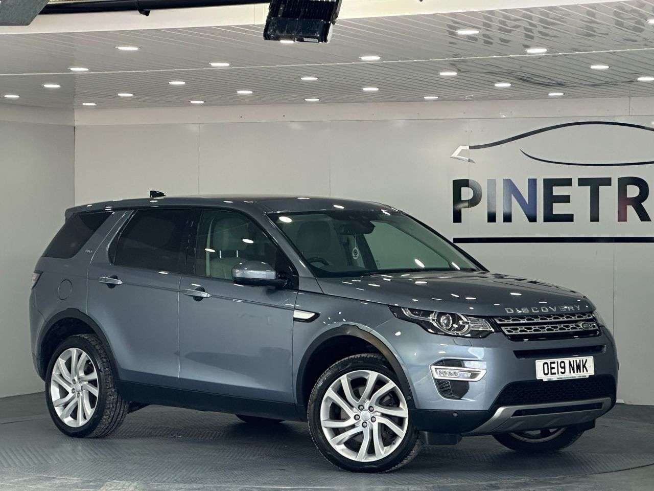 A 2019 LAND ROVER DISCOVERY SPORT 2.0 SD4 HSE Luxury SUV 5dr Diesel Auto 4WD Euro 6 (s/s) (240 ps) A 2019 LAND ROVER DISCOVERY SPORT 2.0 SD4 HSE Luxury SUV 5dr Diesel Auto 4WD Euro 6 (s/s) (240 ps)