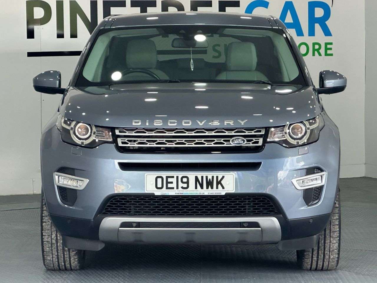 A 2019 LAND ROVER DISCOVERY SPORT 2.0 SD4 HSE Luxury SUV 5dr Diesel Auto 4WD Euro 6 (s/s) (240 ps) A 2019 LAND ROVER DISCOVERY SPORT 2.0 SD4 HSE Luxury SUV 5dr Diesel Auto 4WD Euro 6 (s/s) (240 ps)