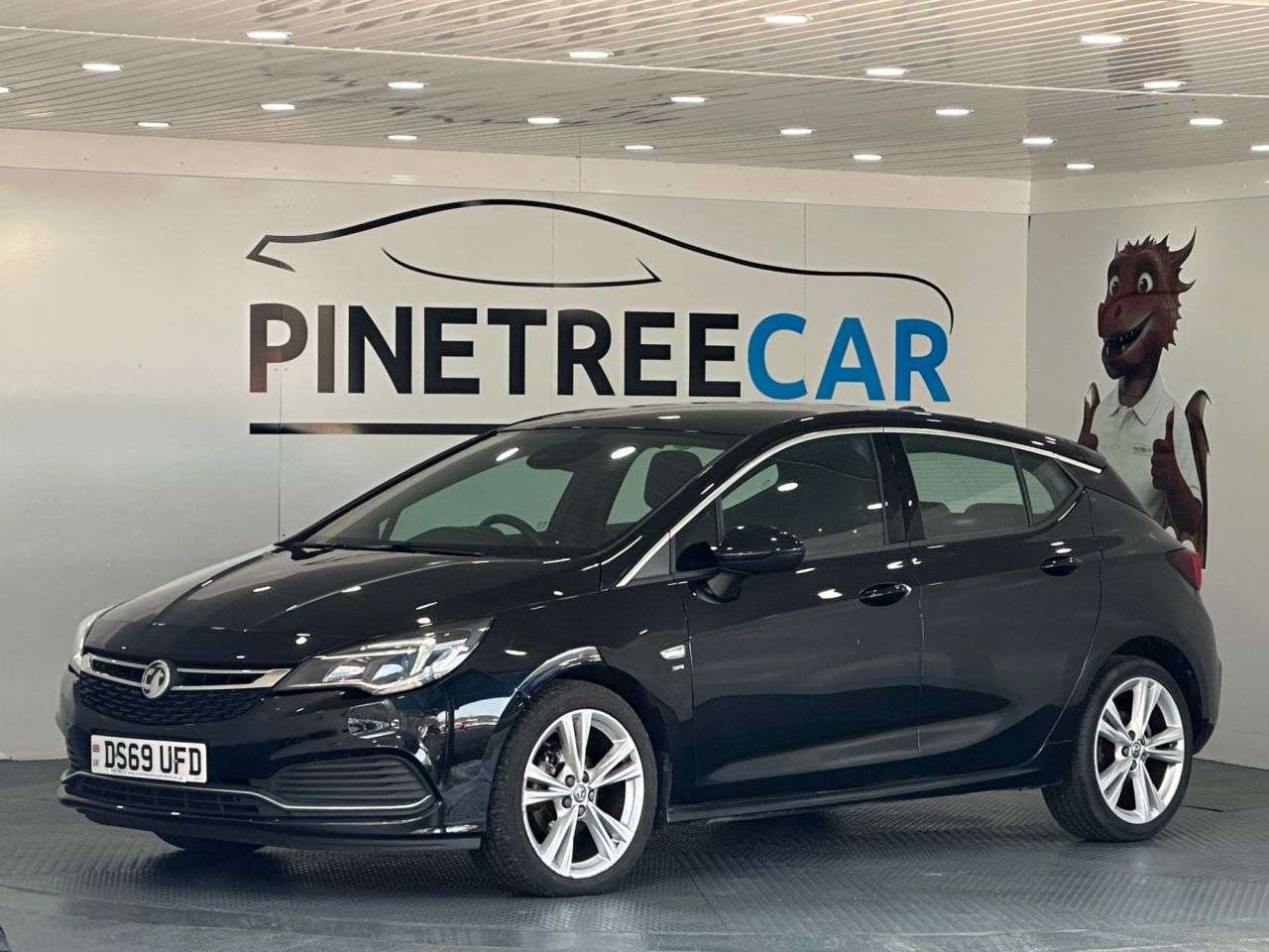 A 2019 VAUXHALL ASTRA 1.4i Turbo SRi VX Line Nav Hatchback 5dr Petrol Manual Euro 6 (s/s) (150 ps A 2019 VAUXHALL ASTRA 1.4i Turbo SRi VX Line Nav Hatchback 5dr Petrol Manual Euro 6 (s/s) (150 ps