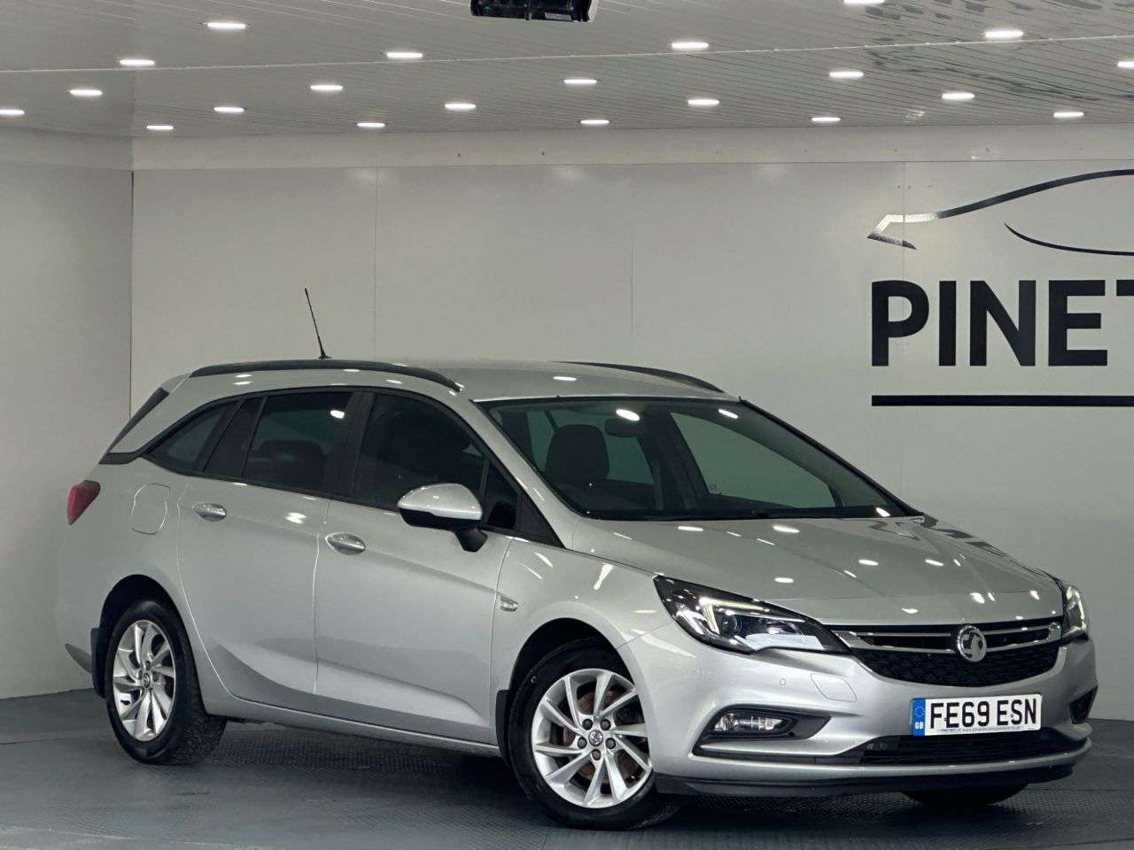 A 2019 VAUXHALL ASTRA 1.6 CDTi BlueInjection Design Sports Tourer 5dr Diesel Manual Euro 6 (s/s) A 2019 VAUXHALL ASTRA 1.6 CDTi BlueInjection Design Sports Tourer 5dr Diesel Manual Euro 6 (s/s)