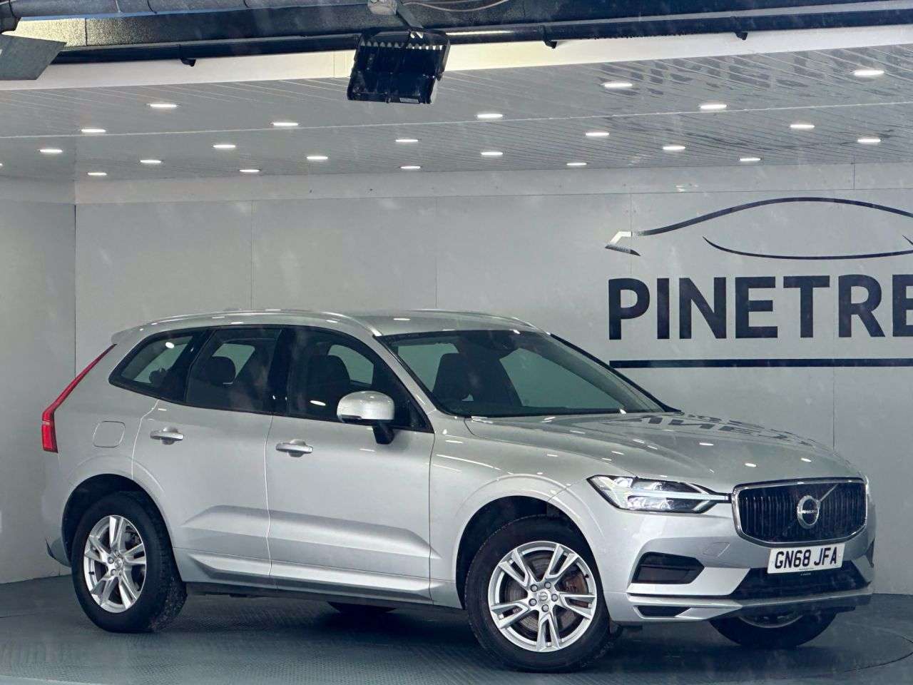 A 2018 VOLVO XC60 2.0 D4 Momentum SUV 5dr Diesel Manual AWD Euro 6 (s/s) (190 ps) A 2018 VOLVO XC60 2.0 D4 Momentum SUV 5dr Diesel Manual AWD Euro 6 (s/s) (190 ps)