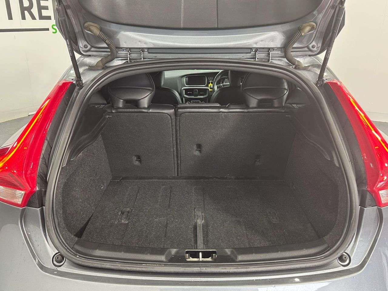 2018 VOLVO V40 2018 VOLVO V40