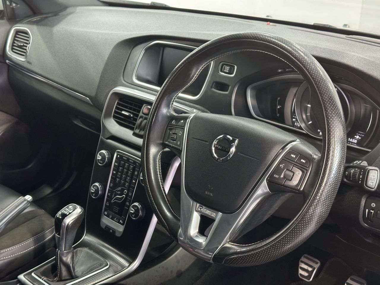 2018 VOLVO V40 2018 VOLVO V40