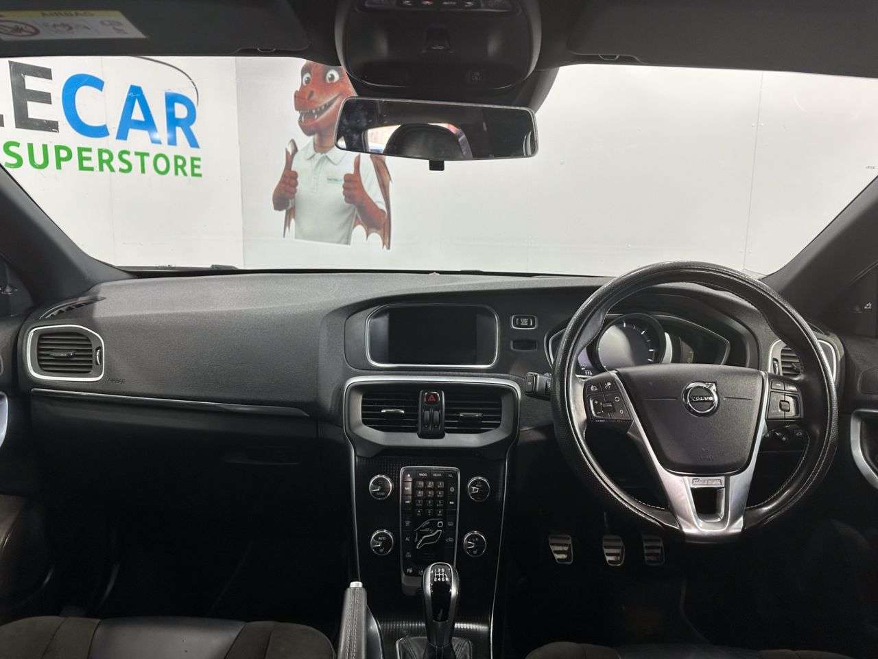 2018 VOLVO V40 2018 VOLVO V40