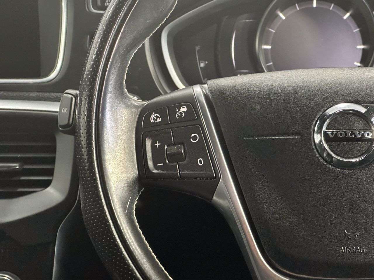 2018 VOLVO V40 2018 VOLVO V40