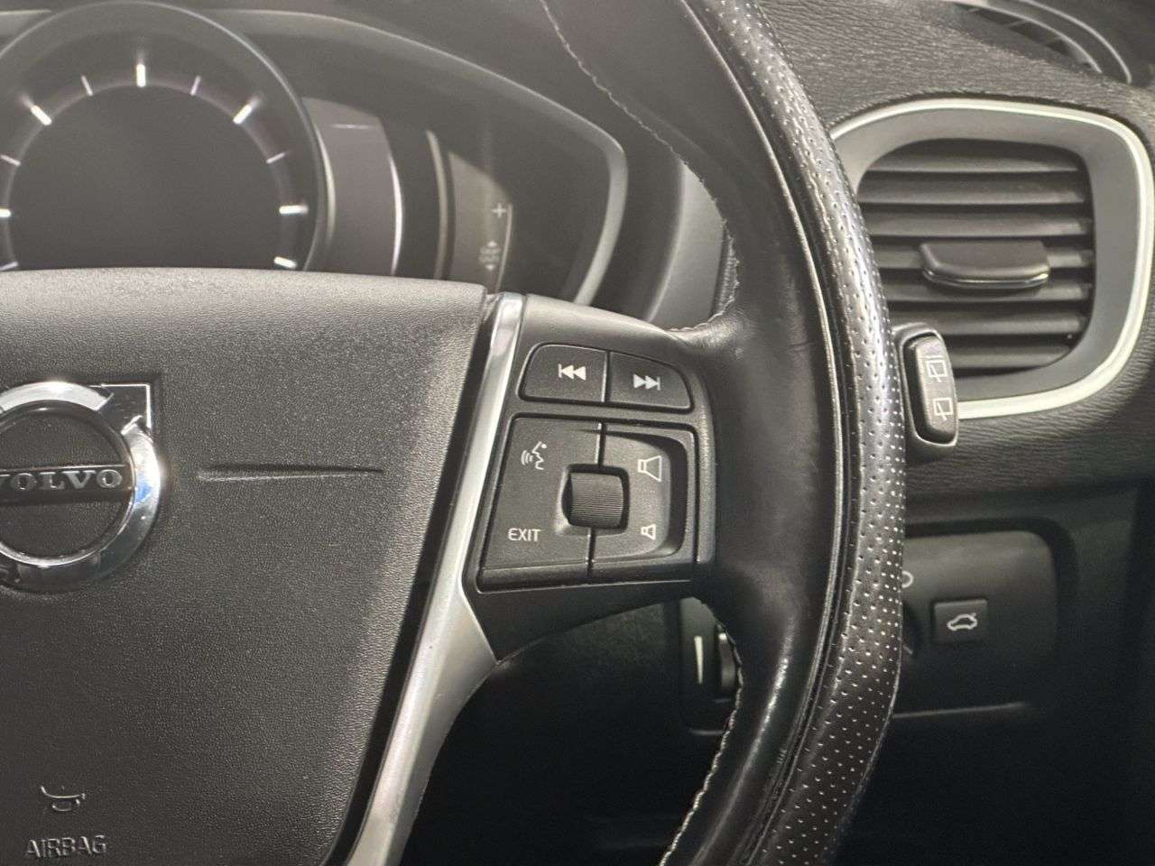 2018 VOLVO V40 2018 VOLVO V40