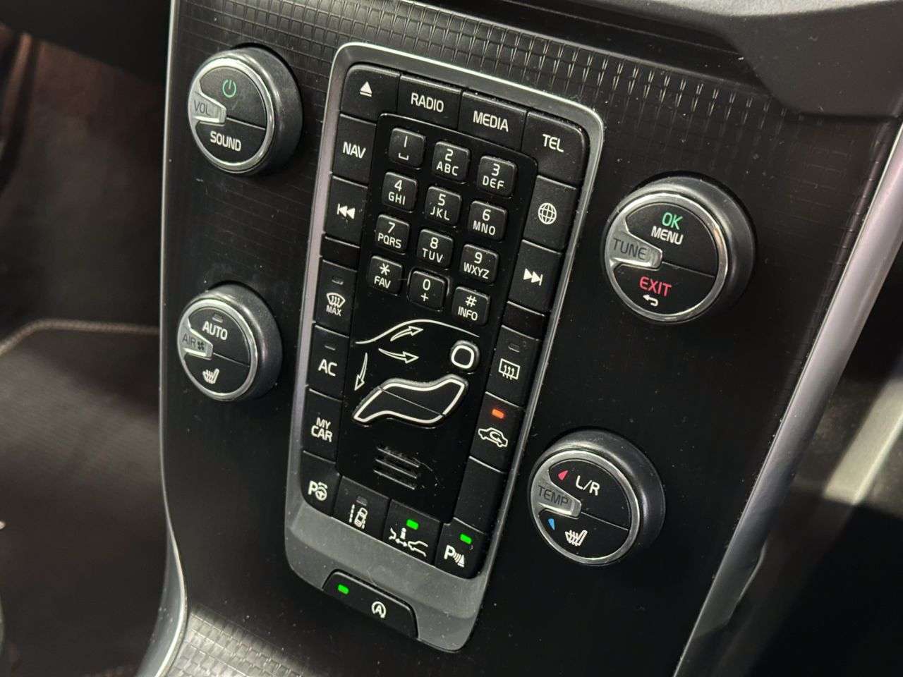 2018 VOLVO V40 2018 VOLVO V40