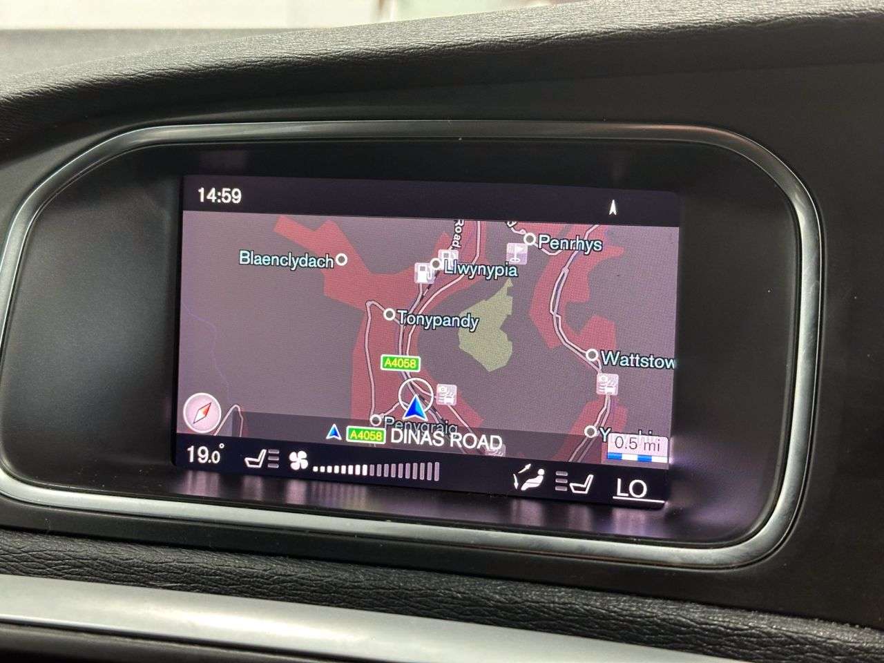 2018 VOLVO V40 2018 VOLVO V40