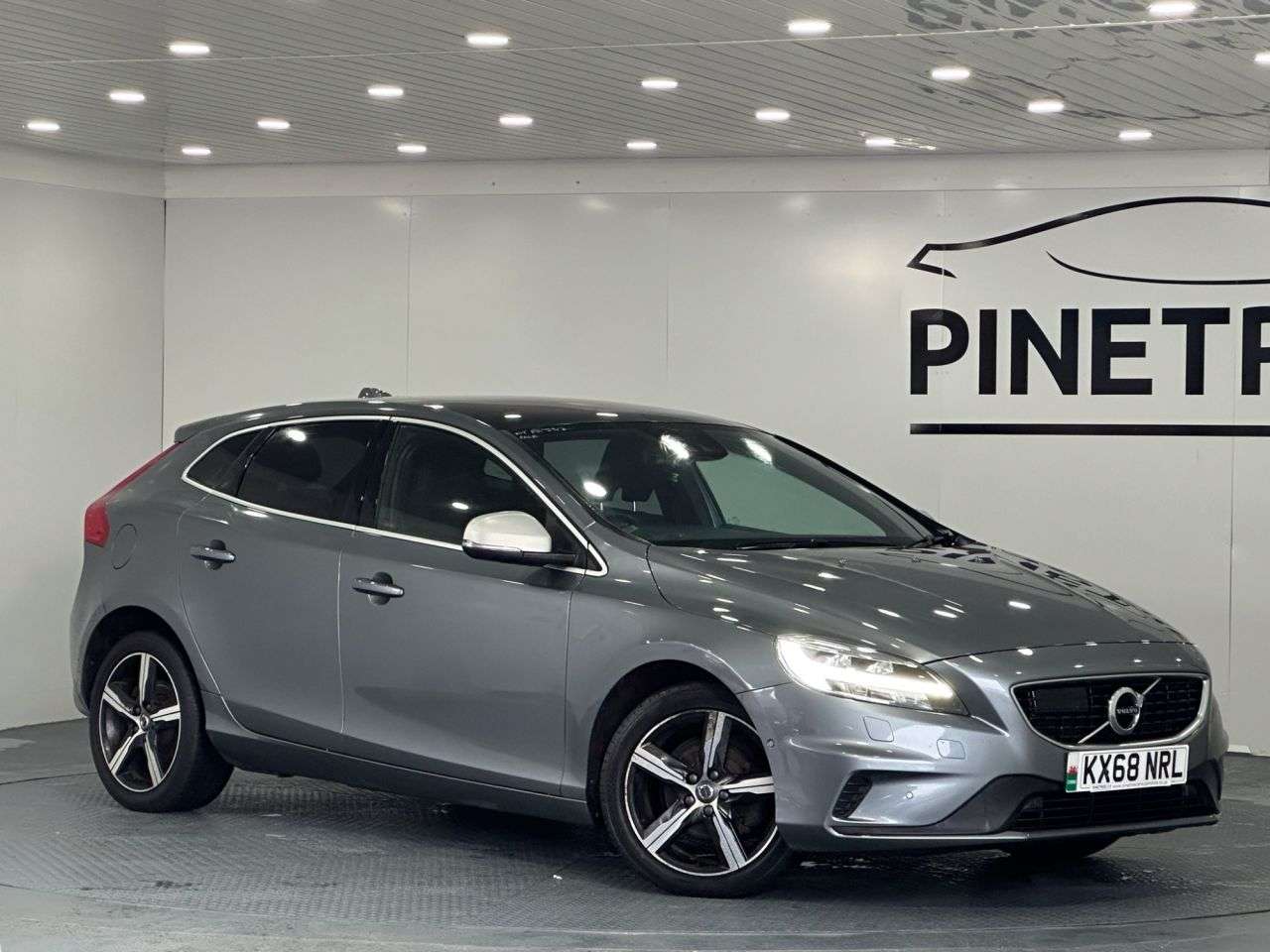 2018 VOLVO V40 2018 VOLVO V40