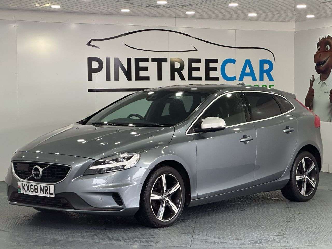 2018 VOLVO V40 2018 VOLVO V40