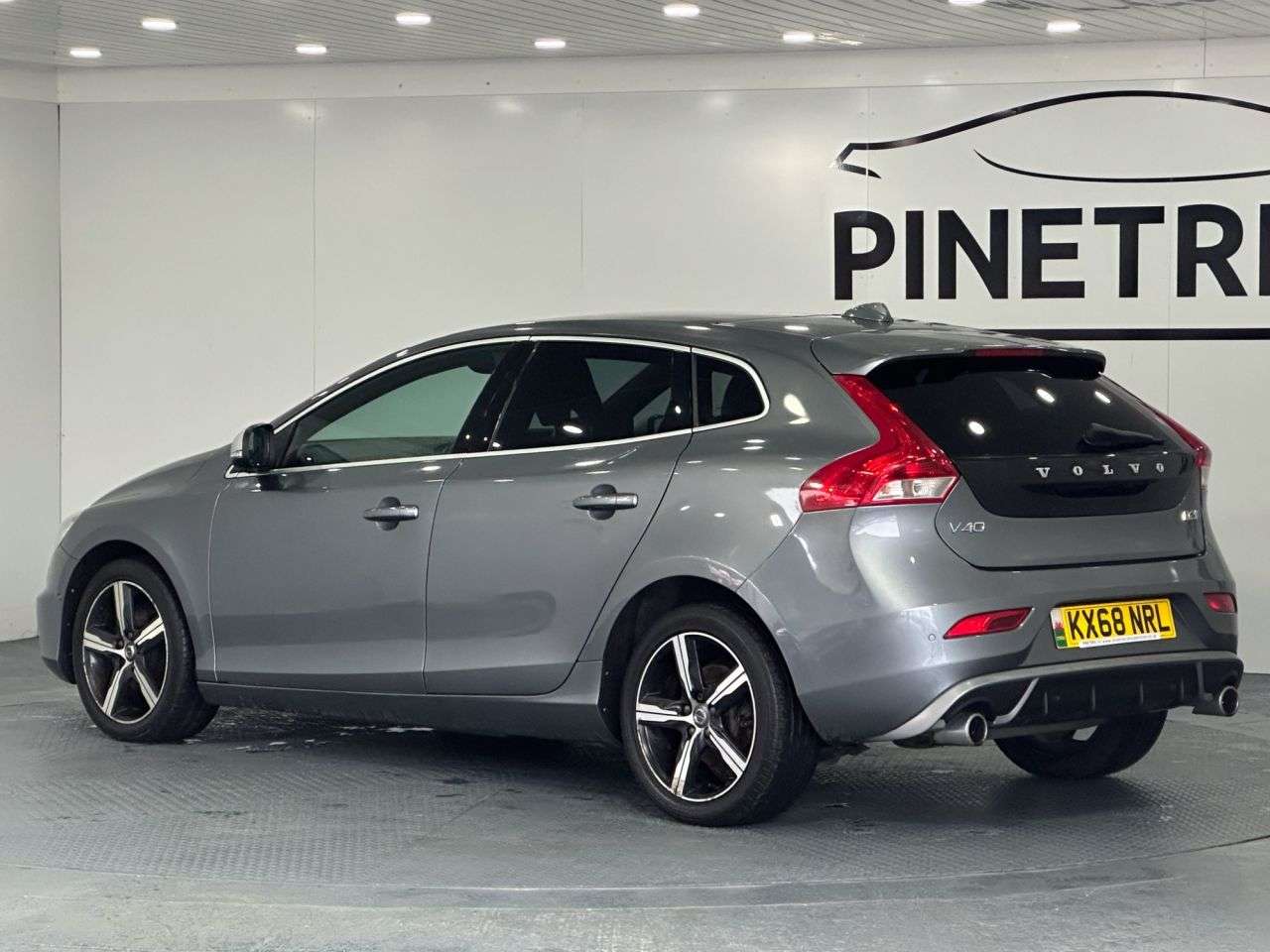 2018 VOLVO V40 2018 VOLVO V40