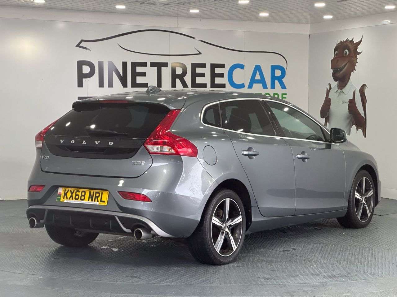 2018 VOLVO V40 2018 VOLVO V40
