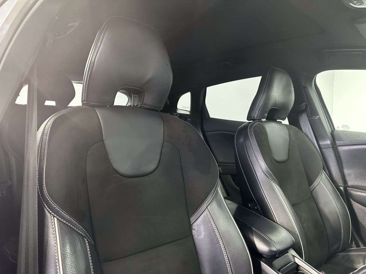 2018 VOLVO V40 2018 VOLVO V40