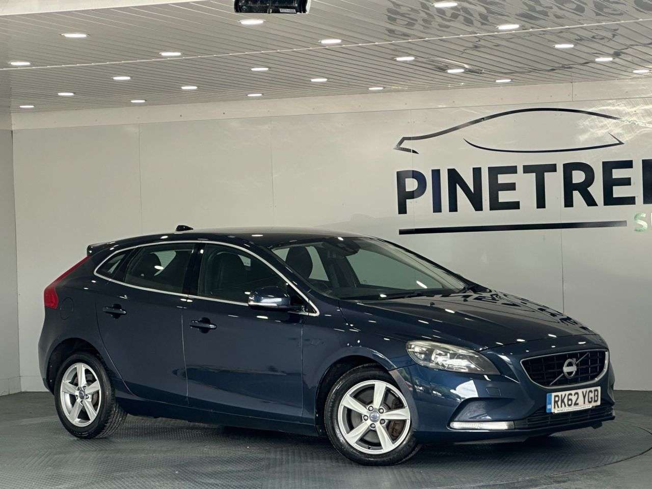 A 2012 VOLVO V40 2.0 D3 SE Hatchback 5dr Diesel Geartronic Euro 5 (s/s) (150 ps) A 2012 VOLVO V40 2.0 D3 SE Hatchback 5dr Diesel Geartronic Euro 5 (s/s) (150 ps)