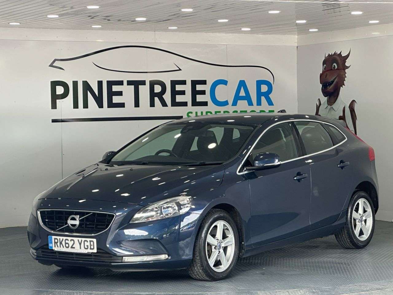 A 2012 VOLVO V40 2.0 D3 SE Hatchback 5dr Diesel Geartronic Euro 5 (s/s) (150 ps) A 2012 VOLVO V40 2.0 D3 SE Hatchback 5dr Diesel Geartronic Euro 5 (s/s) (150 ps)