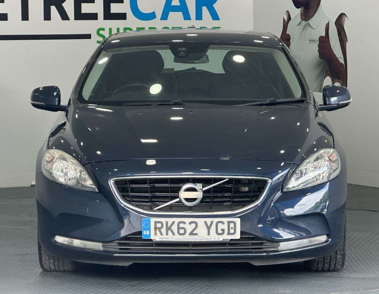 A 2012 VOLVO V40 2.0 D3 SE Hatchback 5dr Diesel Geartronic Euro 5 (s/s) (150 ps) A 2012 VOLVO V40 2.0 D3 SE Hatchback 5dr Diesel Geartronic Euro 5 (s/s) (150 ps)