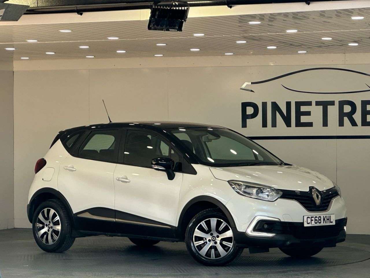 A 2019 RENAULT CAPTUR 0.9 TCe ENERGY Play SUV 5dr Petrol Manual Euro 6 (s/s) (90 ps) A 2019 RENAULT CAPTUR 0.9 TCe ENERGY Play SUV 5dr Petrol Manual Euro 6 (s/s) (90 ps)