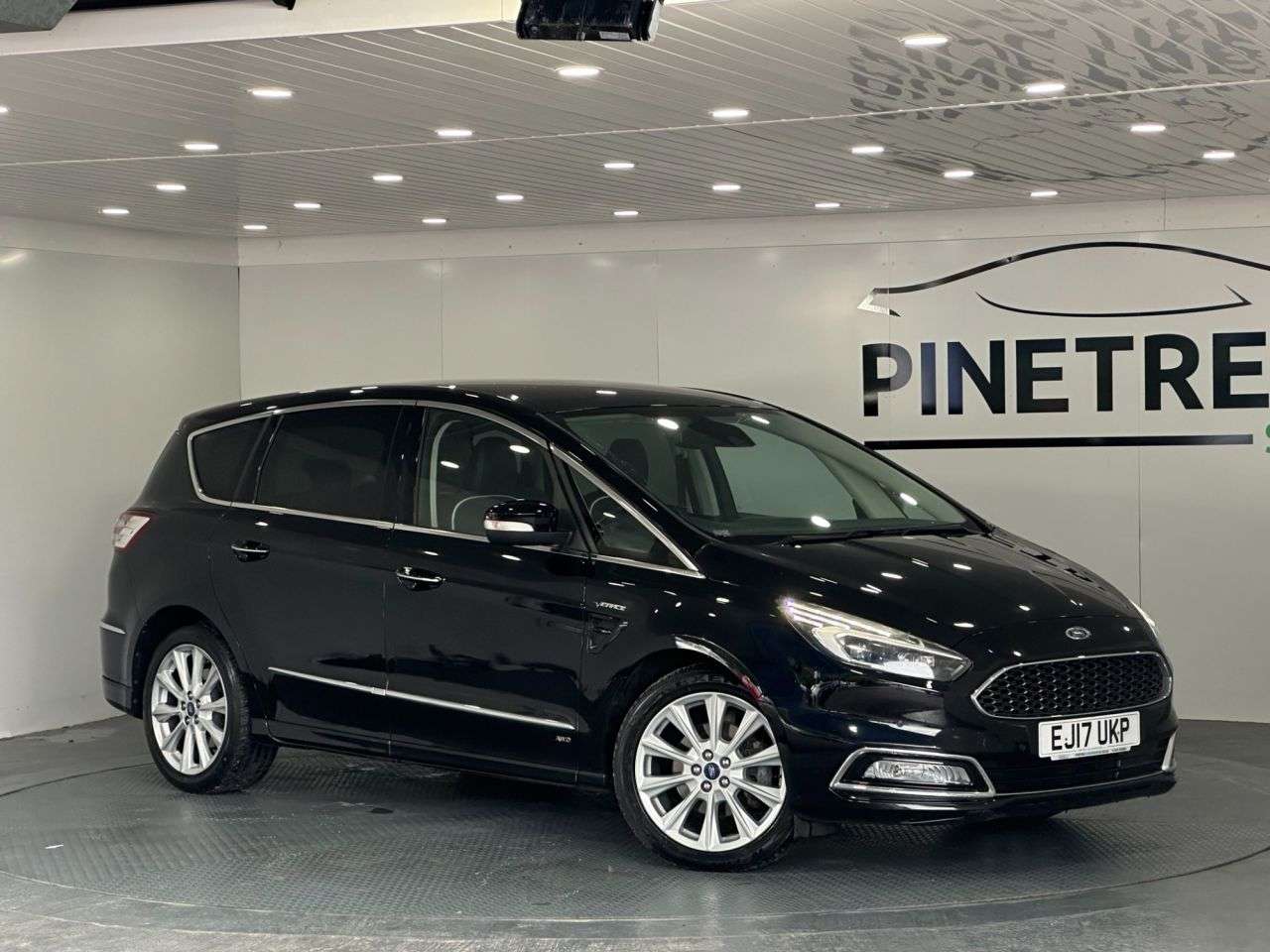 A 2017 FORD S-MAX 2.0 TDCi Vignale MPV 5dr Diesel Powershift Euro 6 (s/s) (180 ps) A 2017 FORD S-MAX 2.0 TDCi Vignale MPV 5dr Diesel Powershift Euro 6 (s/s) (180 ps)