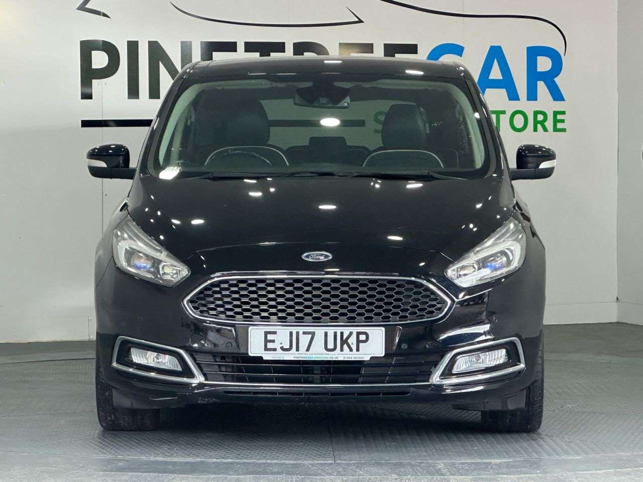 A 2017 FORD S-MAX 2.0 TDCi Vignale MPV 5dr Diesel Powershift Euro 6 (s/s) (180 ps) A 2017 FORD S-MAX 2.0 TDCi Vignale MPV 5dr Diesel Powershift Euro 6 (s/s) (180 ps)
