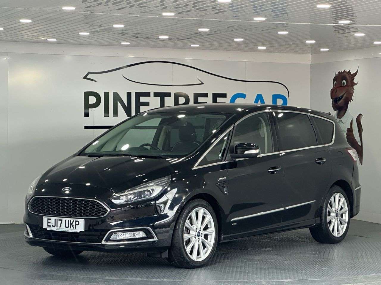 A 2017 FORD S-MAX 2.0 TDCi Vignale MPV 5dr Diesel Powershift Euro 6 (s/s) (180 ps) A 2017 FORD S-MAX 2.0 TDCi Vignale MPV 5dr Diesel Powershift Euro 6 (s/s) (180 ps)
