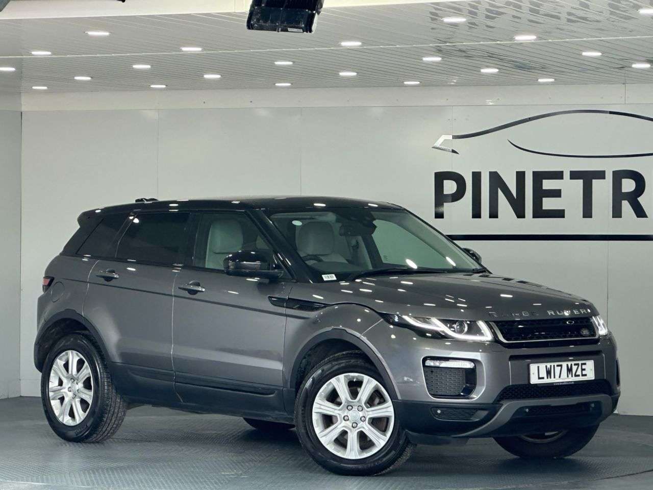 A 2017 LAND ROVER RANGE ROVER EVOQUE 2.0 TD4 SE Tech SUV 5dr Diesel Auto 4WD Euro 6 (s/s) (180 ps) A 2017 LAND ROVER RANGE ROVER EVOQUE 2.0 TD4 SE Tech SUV 5dr Diesel Auto 4WD Euro 6 (s/s) (180 ps)