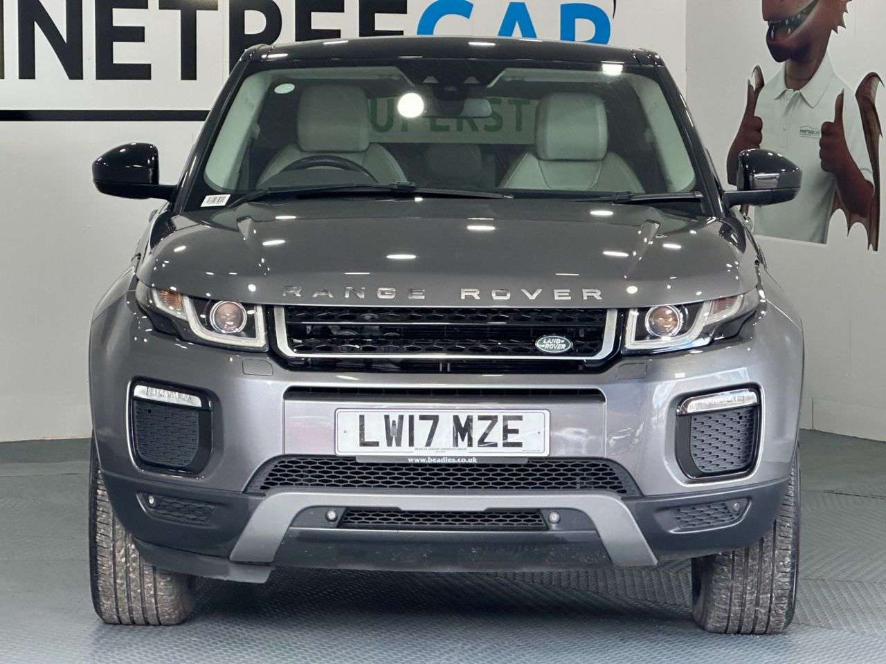 A 2017 LAND ROVER RANGE ROVER EVOQUE 2.0 TD4 SE Tech SUV 5dr Diesel Auto 4WD Euro 6 (s/s) (180 ps) A 2017 LAND ROVER RANGE ROVER EVOQUE 2.0 TD4 SE Tech SUV 5dr Diesel Auto 4WD Euro 6 (s/s) (180 ps)