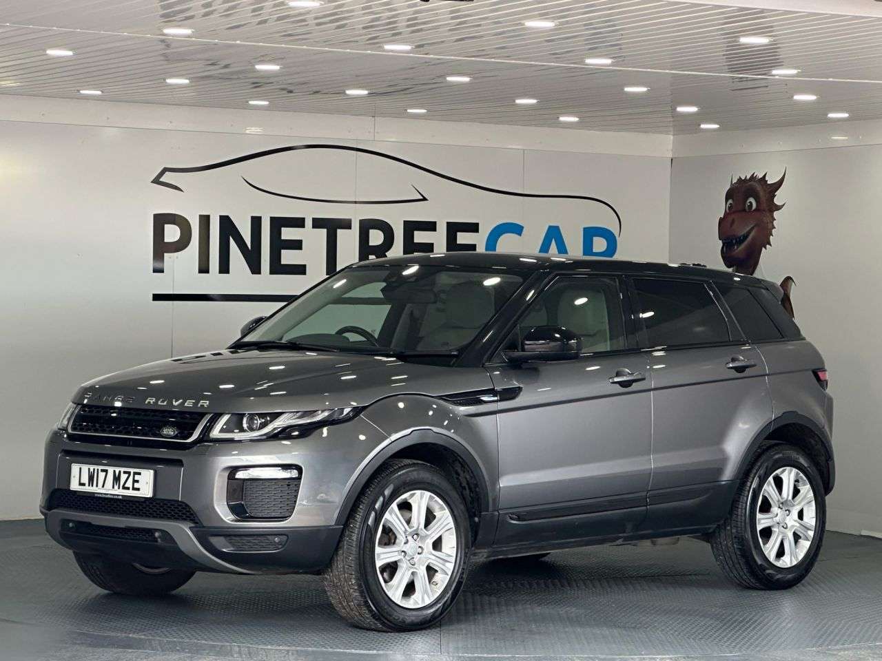A 2017 LAND ROVER RANGE ROVER EVOQUE 2.0 TD4 SE Tech SUV 5dr Diesel Auto 4WD Euro 6 (s/s) (180 ps) A 2017 LAND ROVER RANGE ROVER EVOQUE 2.0 TD4 SE Tech SUV 5dr Diesel Auto 4WD Euro 6 (s/s) (180 ps)