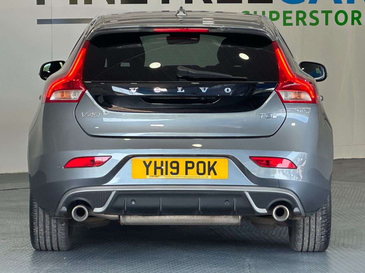 2019 VOLVO V40 2019 VOLVO V40