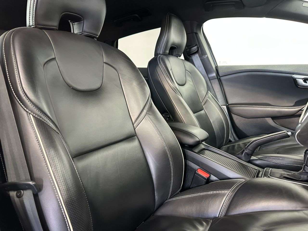 2019 VOLVO V40 2019 VOLVO V40