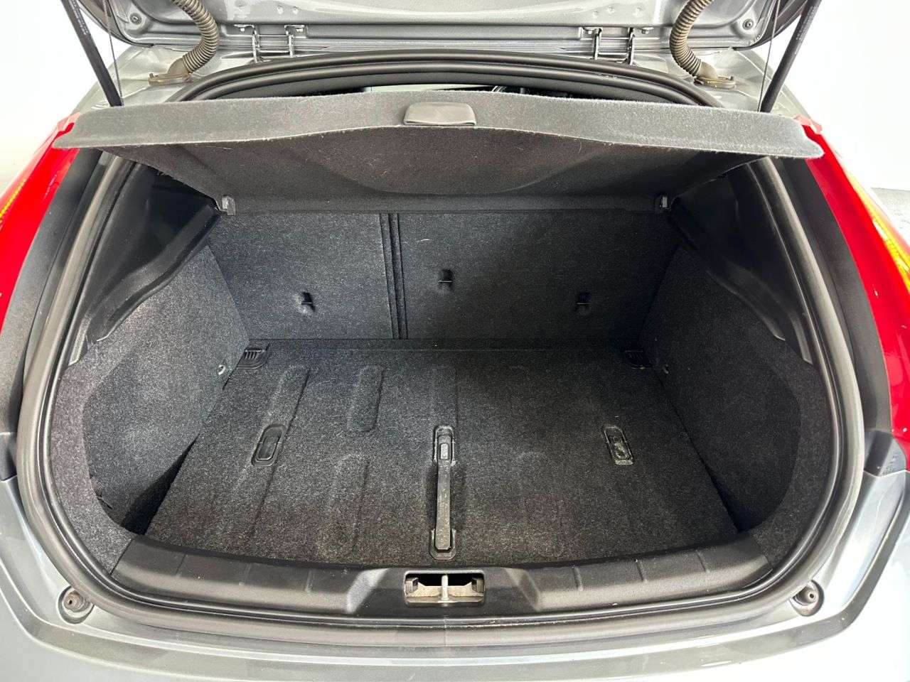 2019 VOLVO V40 2019 VOLVO V40