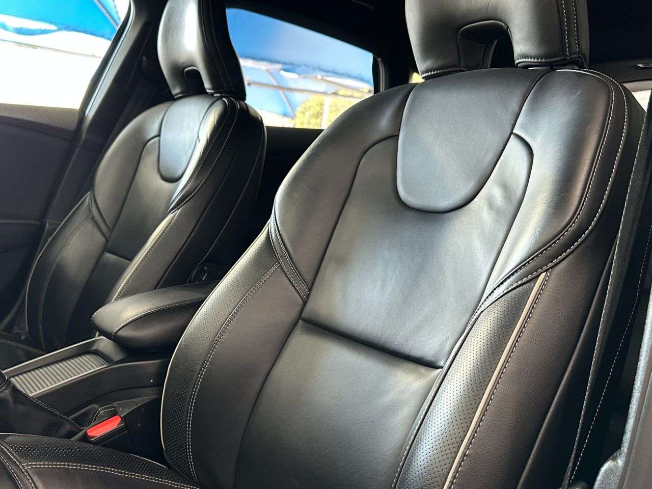 2019 VOLVO V40 2019 VOLVO V40
