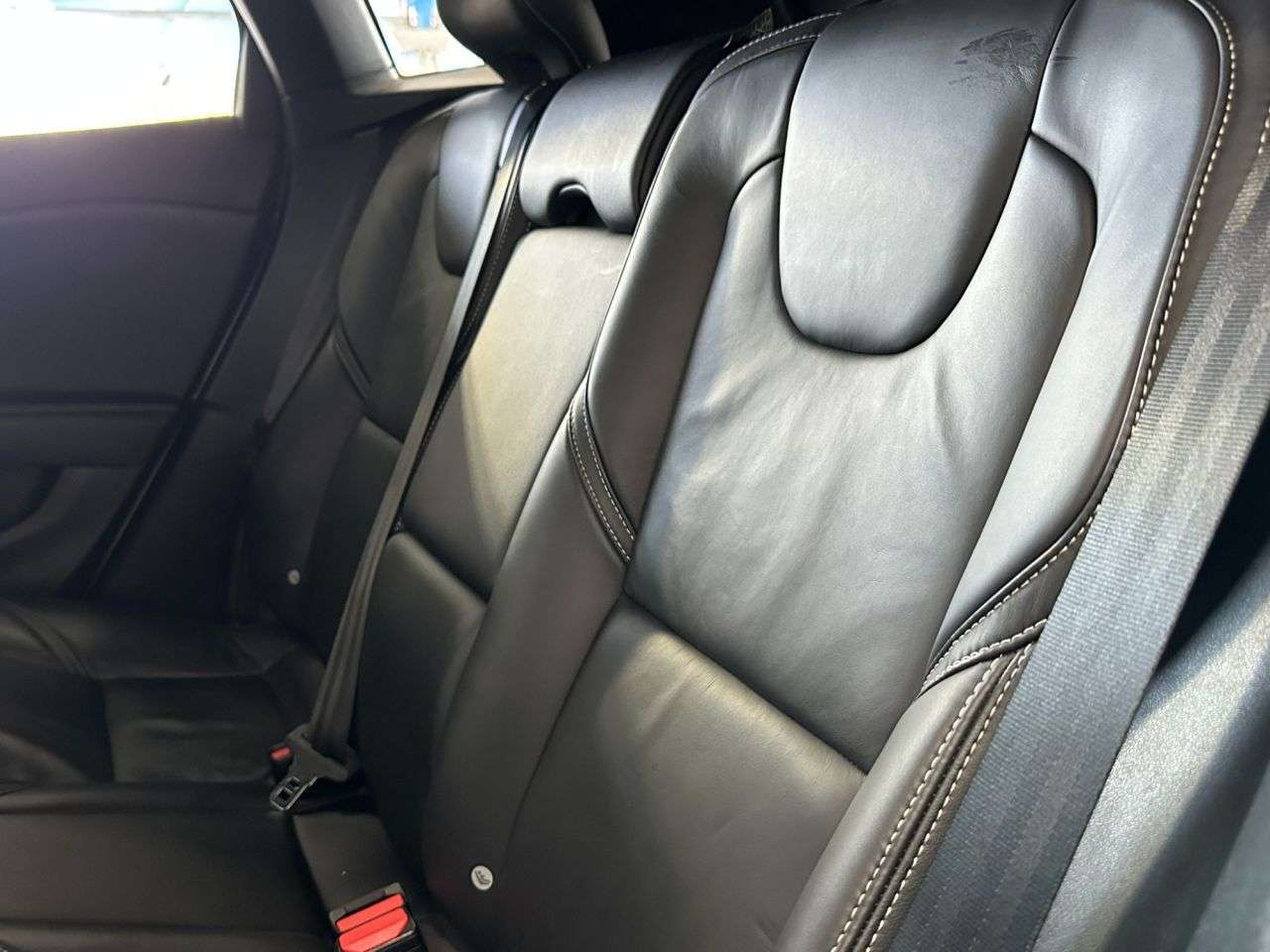 2019 VOLVO V40 2019 VOLVO V40