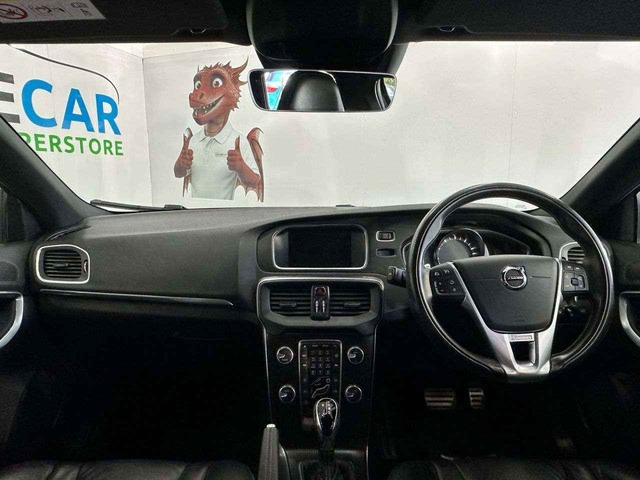 2019 VOLVO V40 2019 VOLVO V40