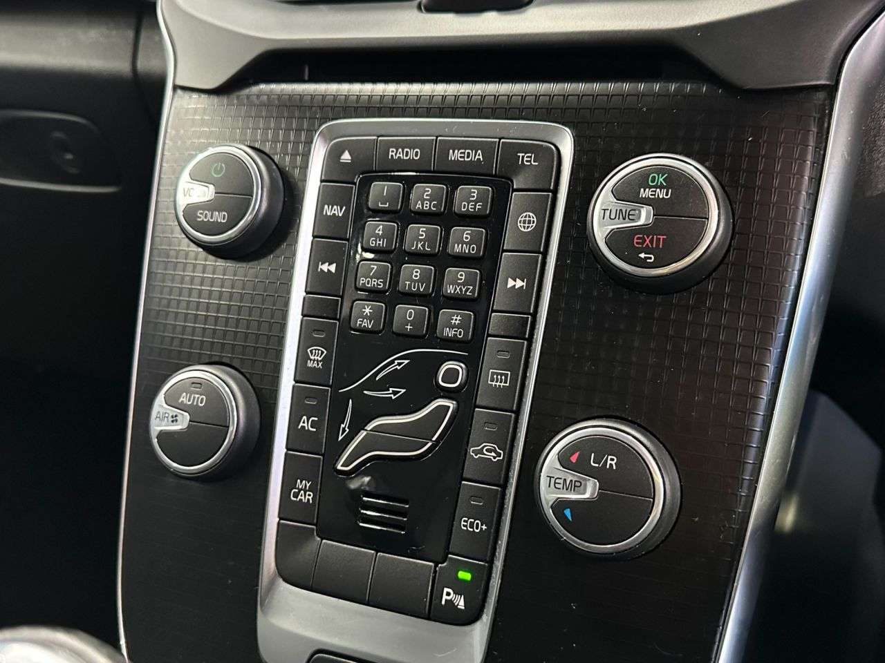2019 VOLVO V40 2019 VOLVO V40