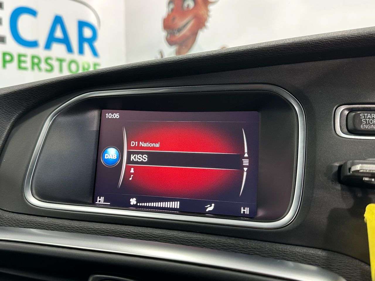 2019 VOLVO V40 2019 VOLVO V40