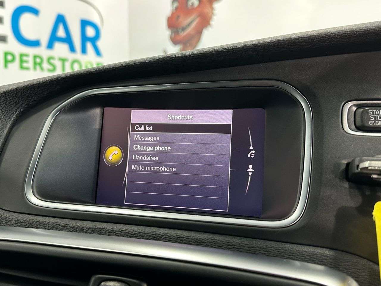 2019 VOLVO V40 2019 VOLVO V40