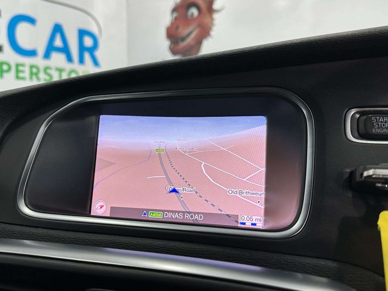 2019 VOLVO V40 2019 VOLVO V40