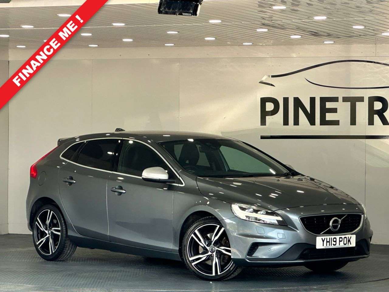 A 2019 VOLVO V40 1.5 T3 R-Design Edition Hatchback 5dr Petrol Auto Euro 6 (s/s) (152 ps) A 2019 VOLVO V40 1.5 T3 R-Design Edition Hatchback 5dr Petrol Auto Euro 6 (s/s) (152 ps)