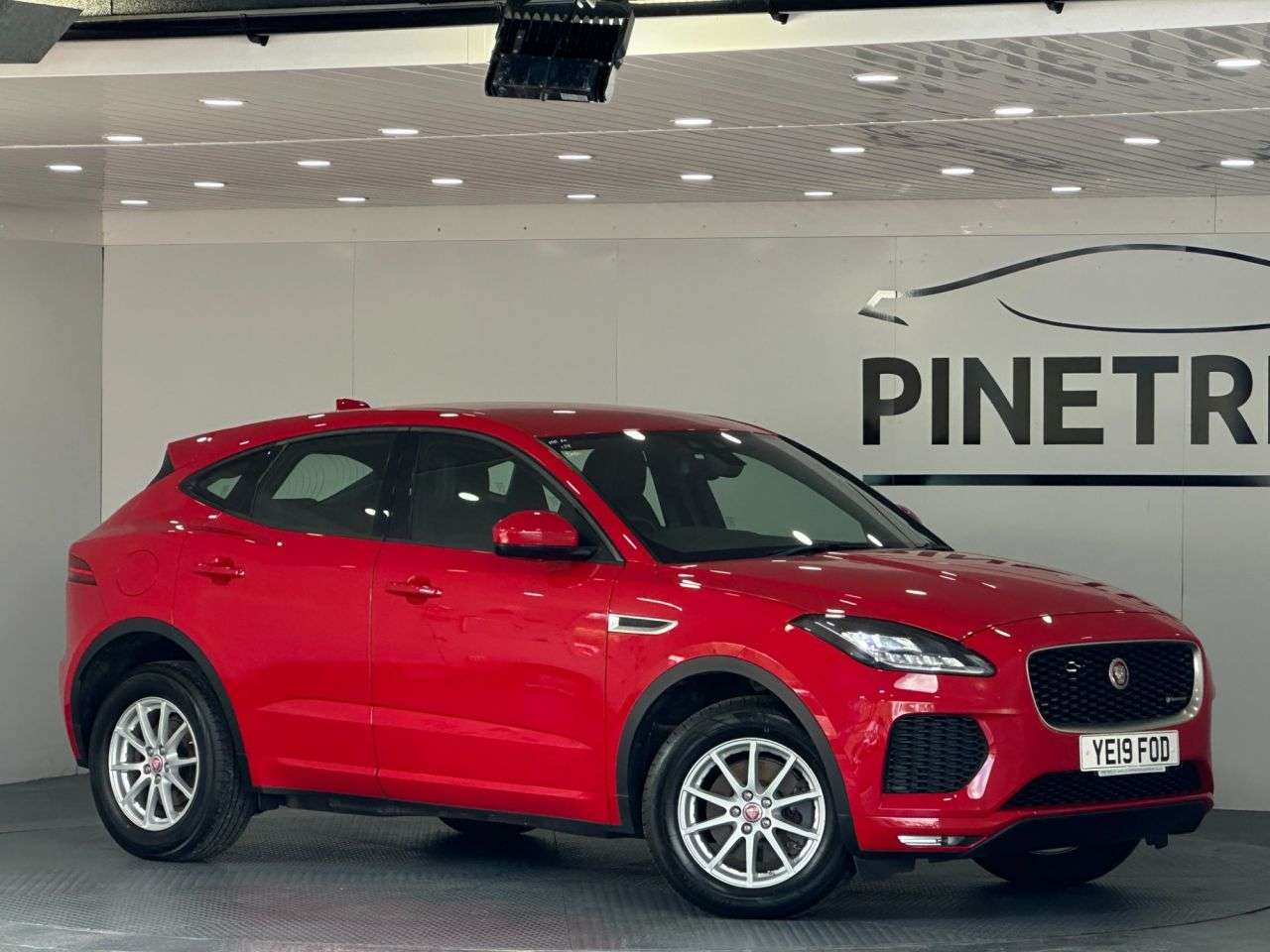 A 2019 JAGUAR E-PACE R-DYNAMIC A 2019 JAGUAR E-PACE R-DYNAMIC