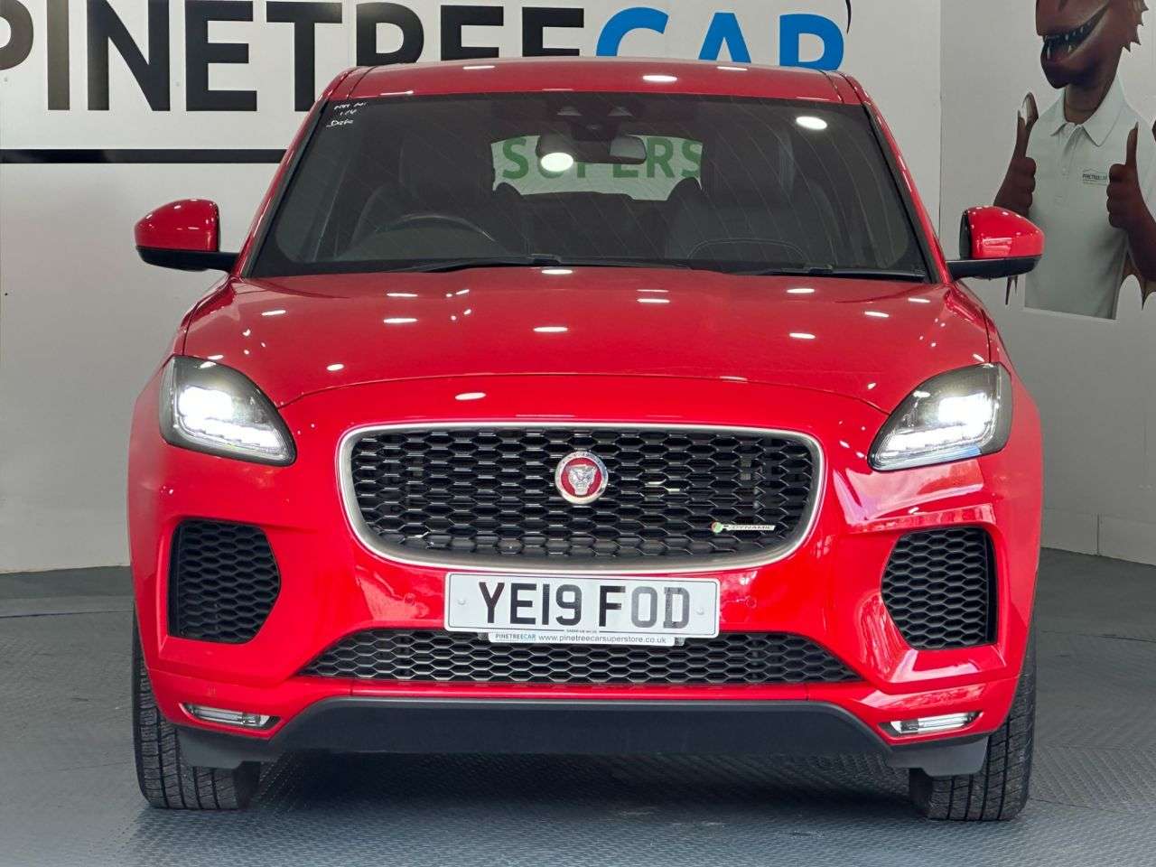 A 2019 JAGUAR E-PACE R-DYNAMIC A 2019 JAGUAR E-PACE R-DYNAMIC