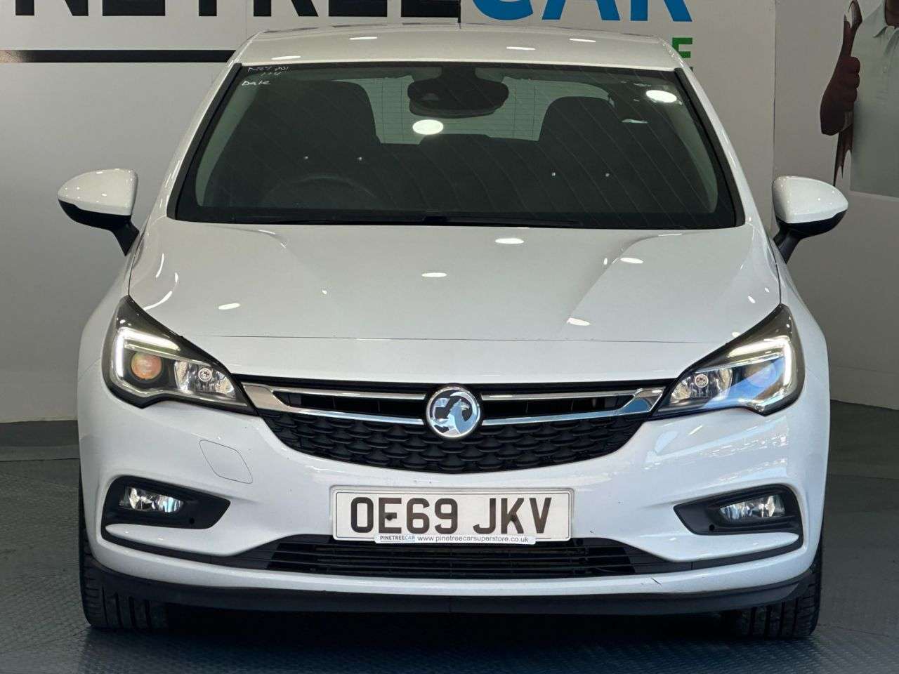 A 2019 VAUXHALL ASTRA 1.6 CDTi BlueInjection SRi Hatchback 5dr Diesel Manual Euro 6 (s/s) (136 ps A 2019 VAUXHALL ASTRA 1.6 CDTi BlueInjection SRi Hatchback 5dr Diesel Manual Euro 6 (s/s) (136 ps