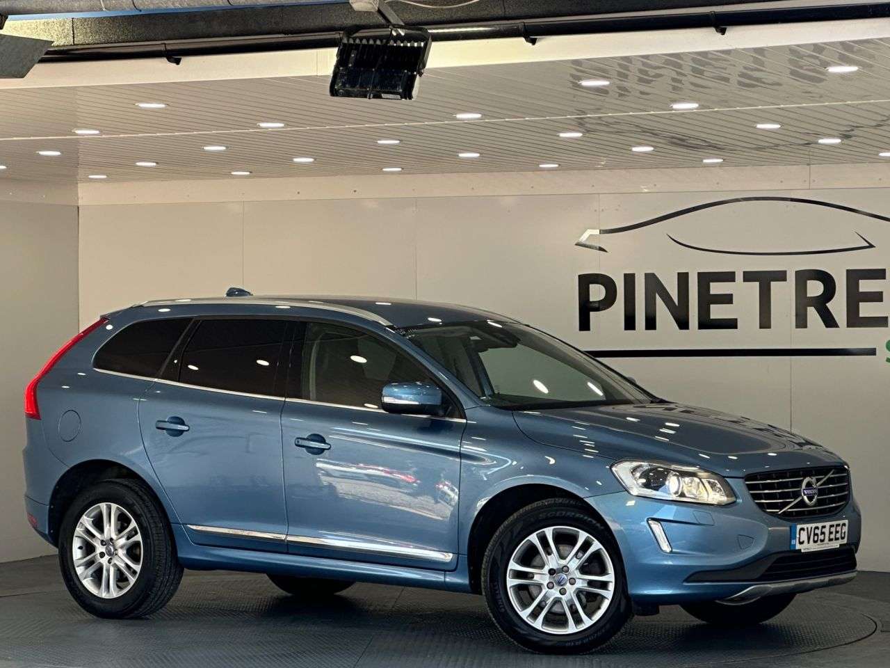 A 2015 VOLVO XC60 2.4 D4 SE Lux Nav SUV 5dr Diesel Auto AWD Euro 6 (s/s) (190 ps) A 2015 VOLVO XC60 2.4 D4 SE Lux Nav SUV 5dr Diesel Auto AWD Euro 6 (s/s) (190 ps)