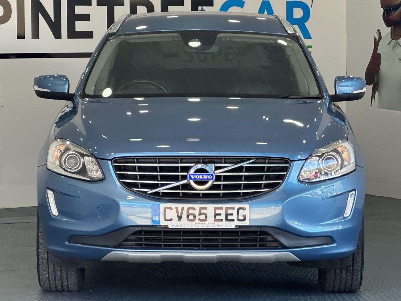 A 2015 VOLVO XC60 2.4 D4 SE Lux Nav SUV 5dr Diesel Auto AWD Euro 6 (s/s) (190 ps) A 2015 VOLVO XC60 2.4 D4 SE Lux Nav SUV 5dr Diesel Auto AWD Euro 6 (s/s) (190 ps)