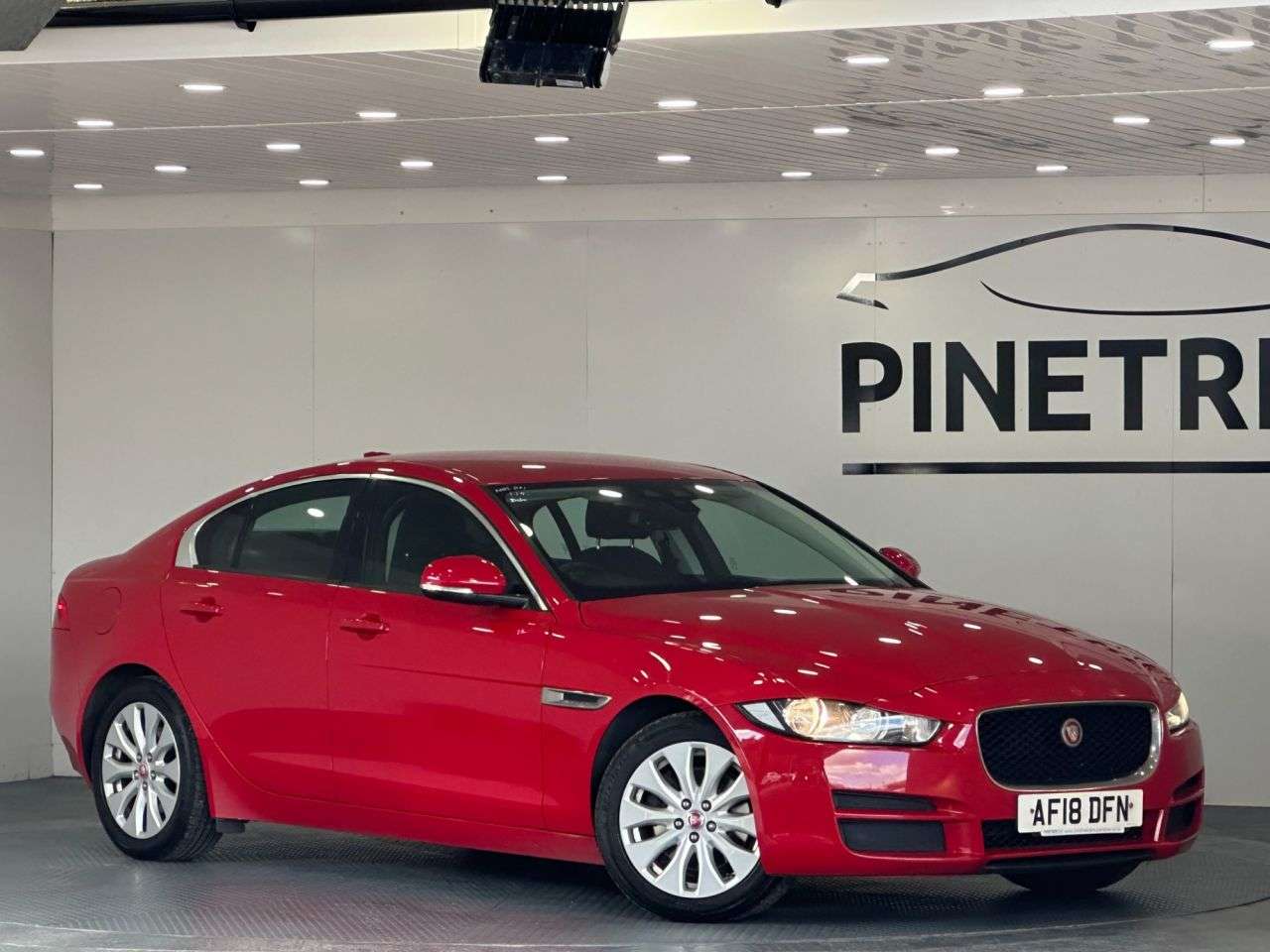 A 2018 JAGUAR XE 2.0d SE Saloon 4dr Diesel Auto Euro 6 (s/s) (163 ps) A 2018 JAGUAR XE 2.0d SE Saloon 4dr Diesel Auto Euro 6 (s/s) (163 ps)